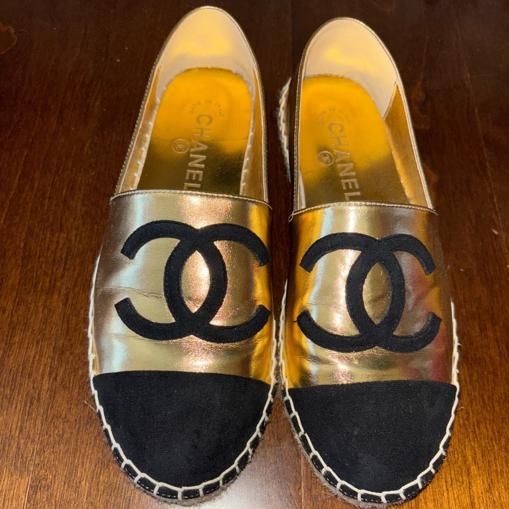 CHANEL Metallic Gold and Black Espadrilles - Picture 2 of 4